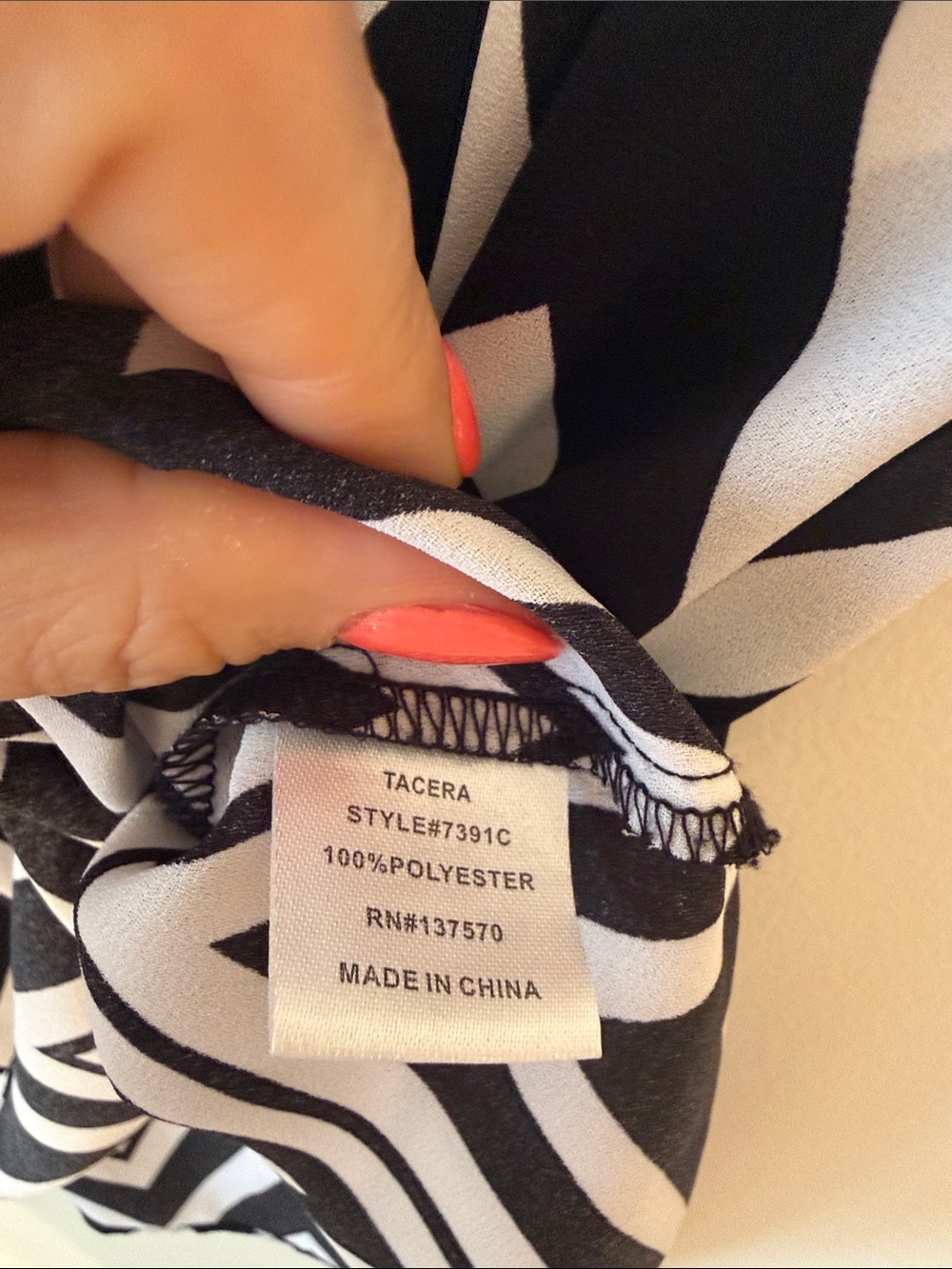 TACERA Black & White Chevron V-Neck Zip Blouse - Picture 5 of 6